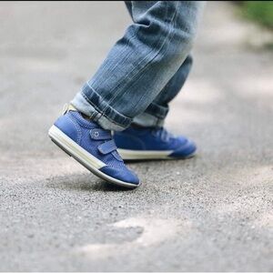 HIPFOX Bennett Blue Athletic Style
Infant Shoe Sized 12 Months.